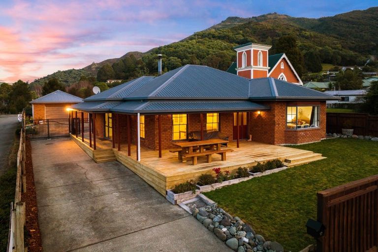 Photo of property in 17 Lawrence Street, Havelock, 7100