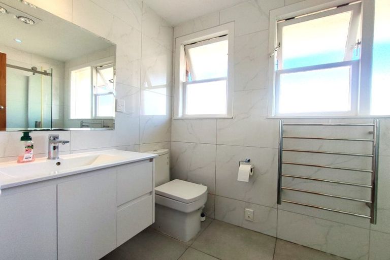 Photo of property in 113 Forrest Hill Road, Forrest Hill, Auckland, 0620