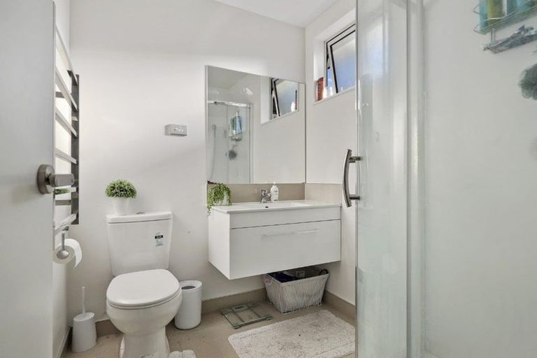 Photo of property in 1/4 Littler Place, Hamilton East, Hamilton, 3216