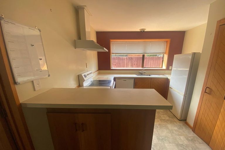 Photo of property in 2/5 Hibiscus Place, Redwood, Christchurch, 8051