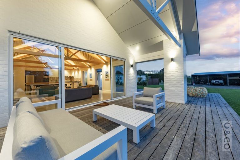 Photo of property in 88 Taupaki Road, Taupaki, Henderson, 0782