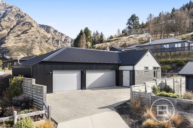 Photo of property in 12 Morepork Way, Arthurs Point, Queenstown, 9371