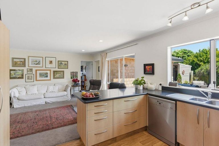 Photo of property in 10 Barrett Drive, Waikanae Beach, Waikanae, 5036