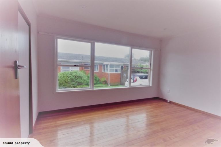 Photo of property in 2/18 Shakespeare Road, Milford, Auckland, 0620