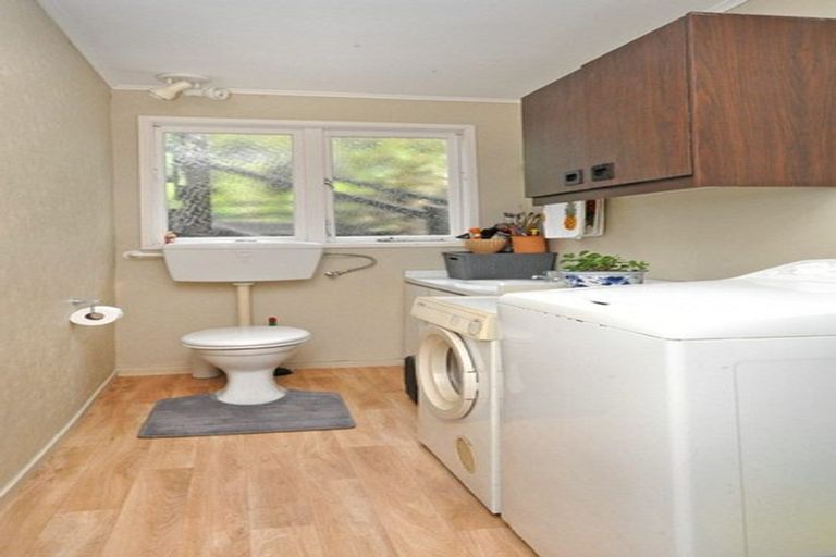 Photo of property in 42 Kauri Road, Laingholm, Auckland, 0604