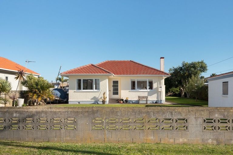 Photo of property in 52 Pitau Road, Mount Maunganui, 3116