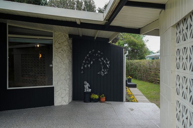 Photo of property in 32 Te Moana Road, Waikanae Beach, Waikanae, 5036