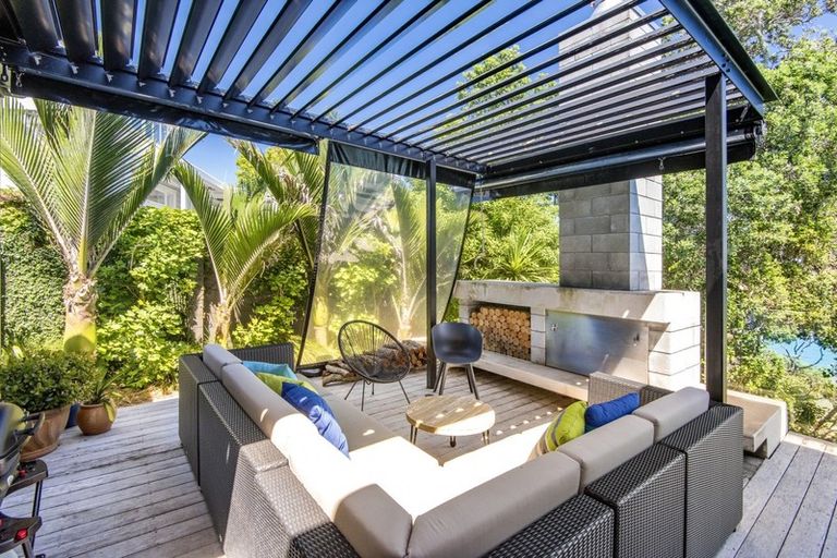 Photo of property in 10a First Avenue, Stanley Point, Auckland, 0624