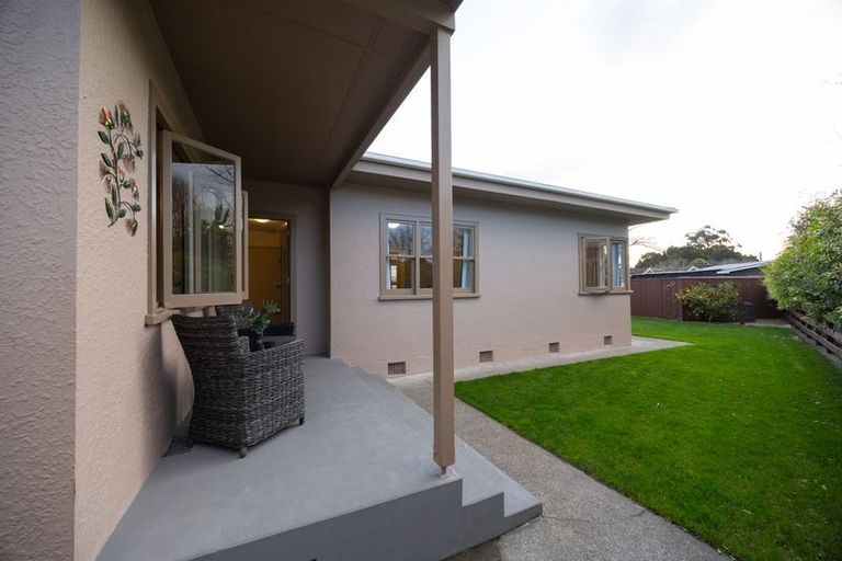 Photo of property in 25 Winston Avenue, Hokowhitu, Palmerston North, 4410