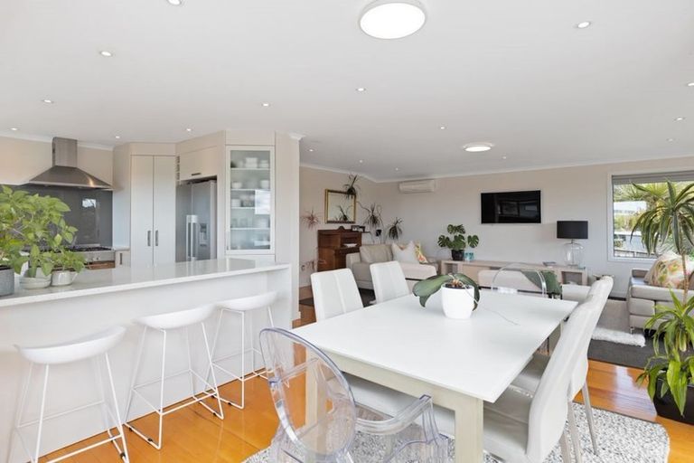 Photo of property in 105 Kowhai Road, Mairangi Bay, Auckland, 0630