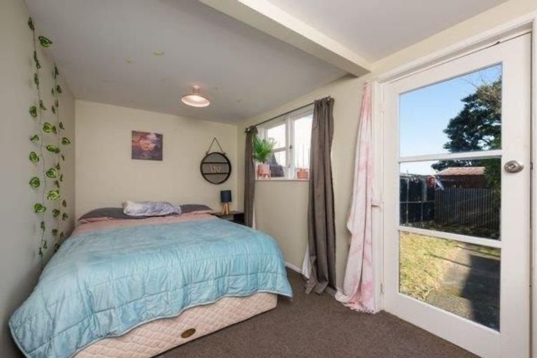 Photo of property in 52 Melrose Road, Island Bay, Wellington, 6023