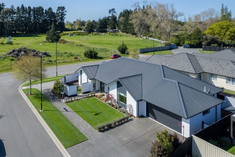 Photo of property in 20 Dunlops Crescent, Marshland, Christchurch, 8083