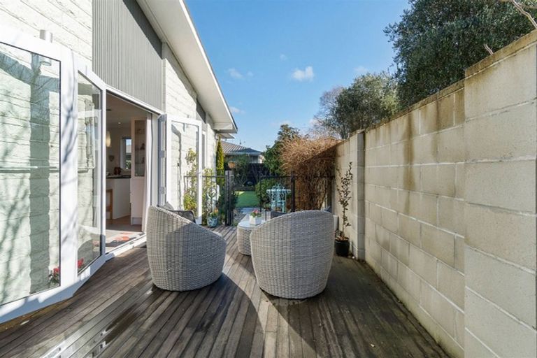 Photo of property in 11 Hanover Place, Ilam, Christchurch, 8041