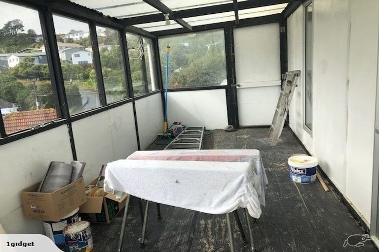 Photo of property in 10 Black Rock Road, Newlands, Wellington, 6037