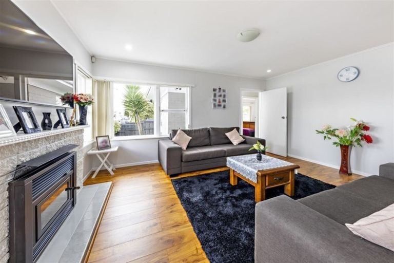 Photo of property in 49 Christmas Road, Manurewa, Auckland, 2102