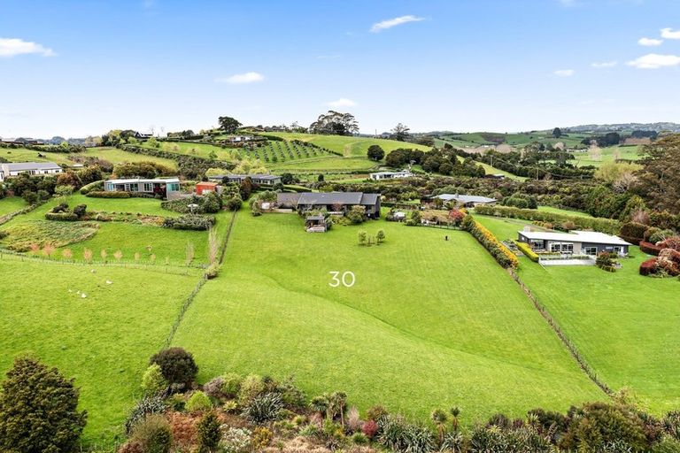 Photo of property in 30 Tamahunga Drive, Matakana, 0985