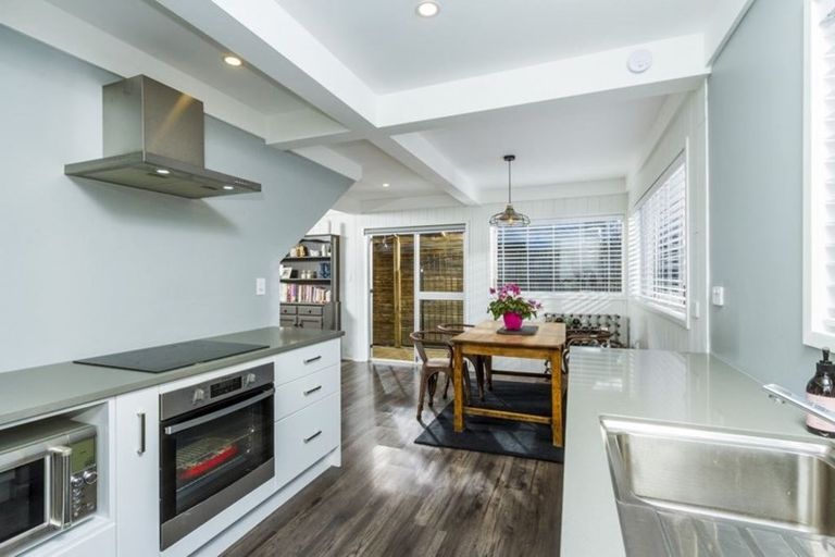 Photo of property in 2/37 Cassino Street, Bayswater, Auckland, 0622