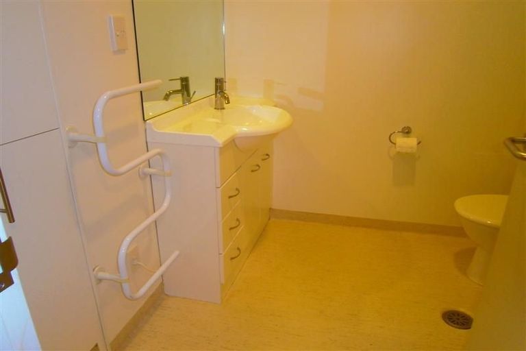 Photo of property in Terrace Heights Apartments, 2/163p The Terrace, Wellington Central, Wellington, 6011