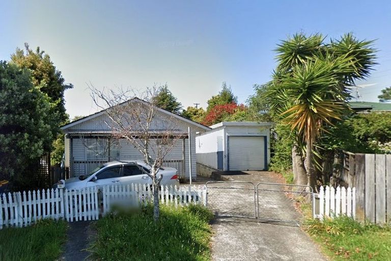 Photo of property in 14 Mirovale Place, Totara Vale, Auckland, 0629