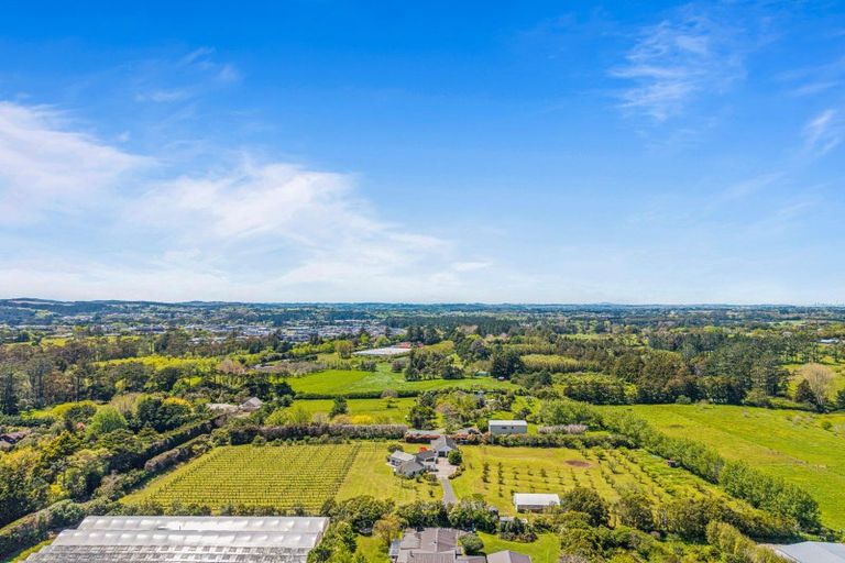 Photo of property in 73 Motu Road, Kumeu, 0891