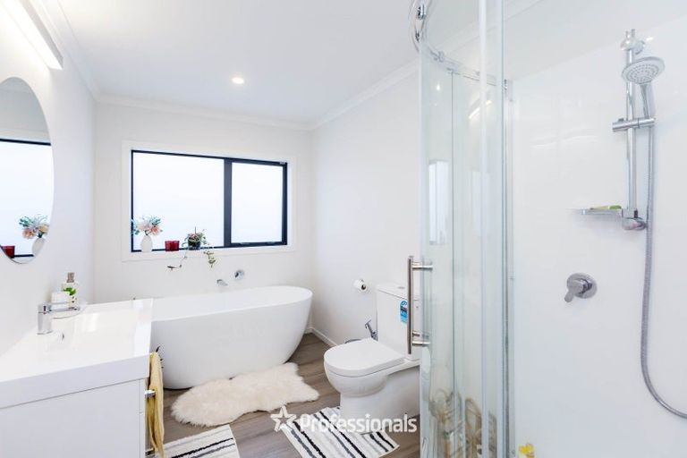 Photo of property in 3 Nikau Lane, Timberlea, Upper Hutt, 5018