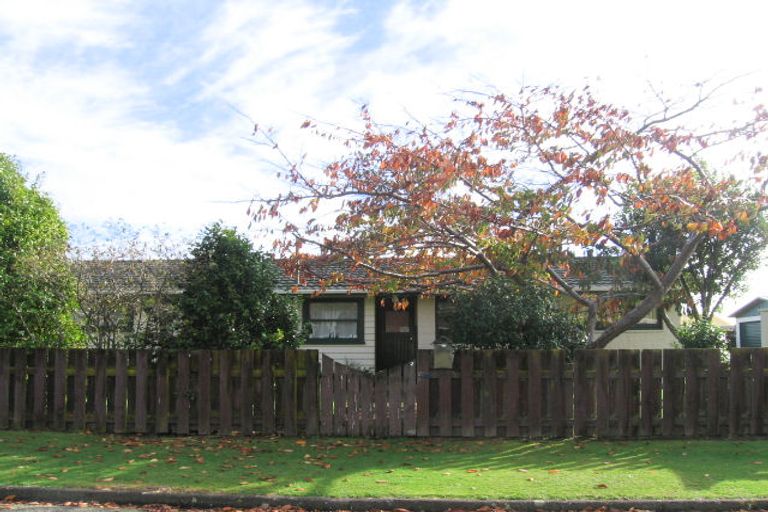 Photo of property in 2 Graham Grove, Waikanae, 5036