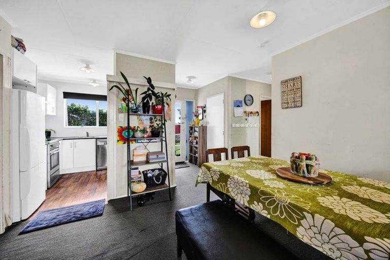 Photo of property in 9 Hughson Place, Opunake, 4616