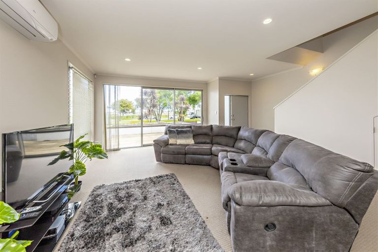 Photo of property in 30 Willow Camp Road, Takanini, 2112