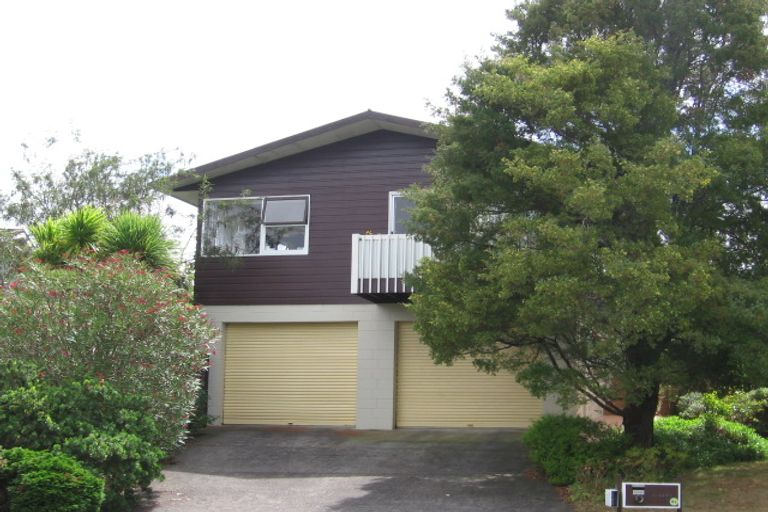 Photo of property in 90 Ravenwood Drive, Forrest Hill, Auckland, 0620
