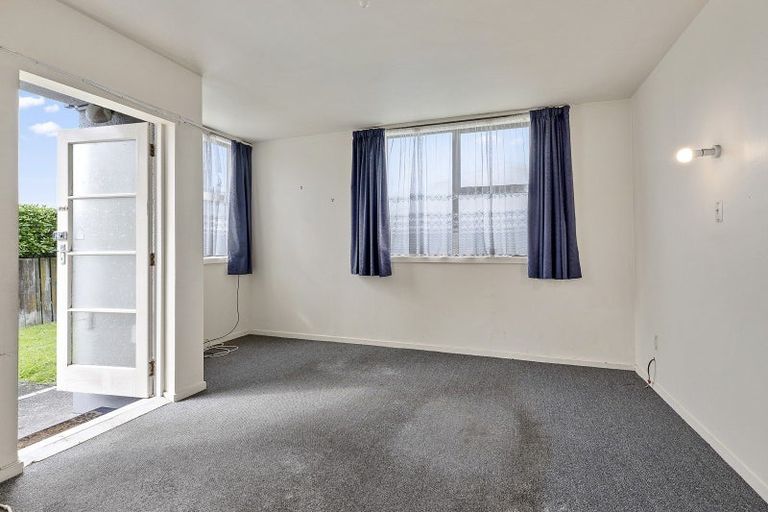 Photo of property in 7/127 Queens Drive, Lyall Bay, Wellington, 6022