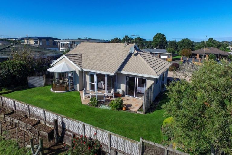 Photo of property in 11 Chatswood Grove, Fitzroy, New Plymouth, 4312