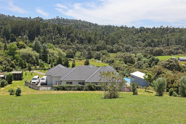 Photo of property in 28d Tram Valley Road, Swanson, Auckland, 0614