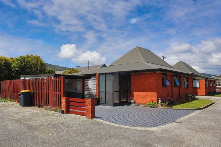 Photo of property in 2/128 Shakespeare Street, Greymouth, 7805