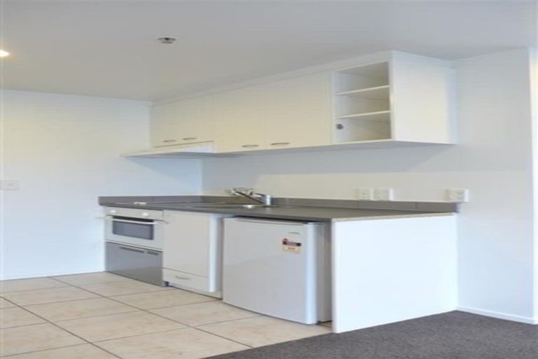 Photo of property in 3m/10 Crown Lynn Place, New Lynn, Auckland, 0600