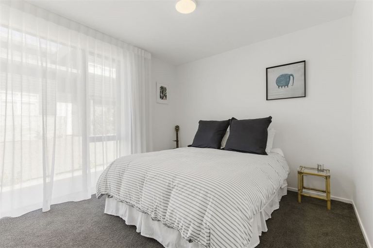 Photo of property in 9a William Bayes Place, Red Beach, 0932