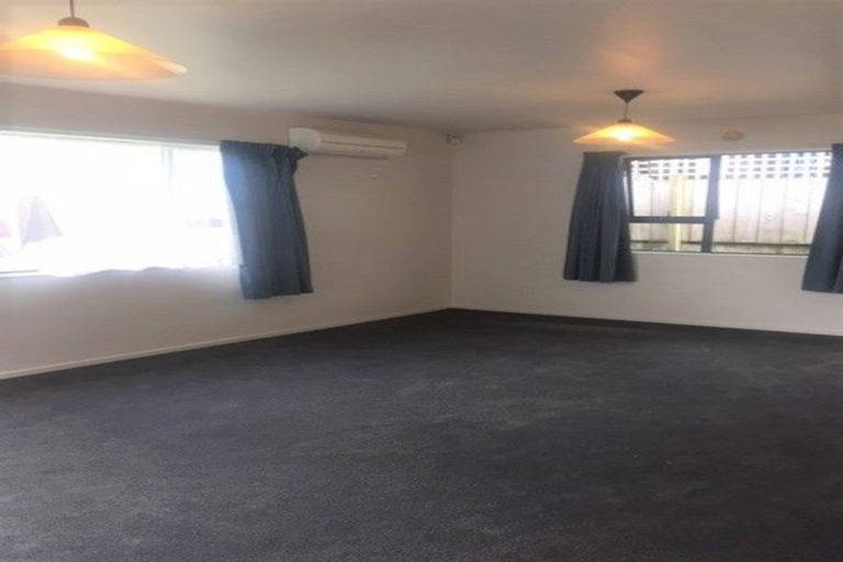 Photo of property in 2/4 Dowse Drive, Maungaraki, Lower Hutt, 5010