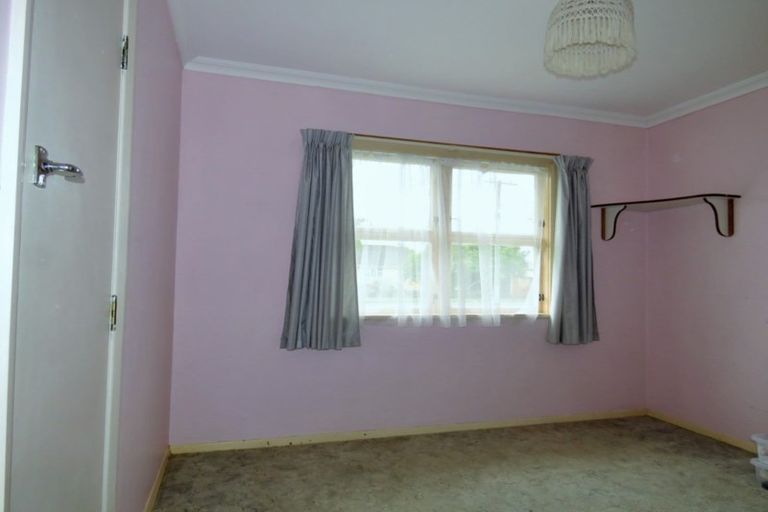 Photo of property in 16 Bledisloe Street, Levin, 5510