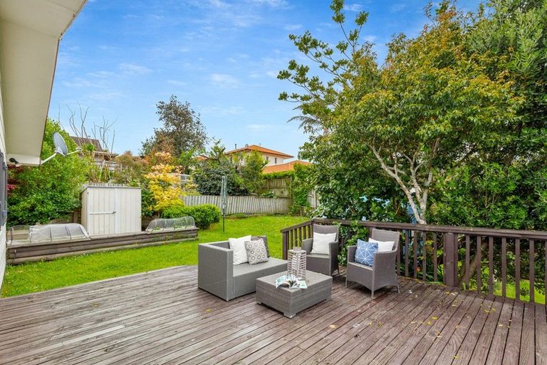 Photo of property in 116 Whangaparaoa Road, Red Beach, 0932