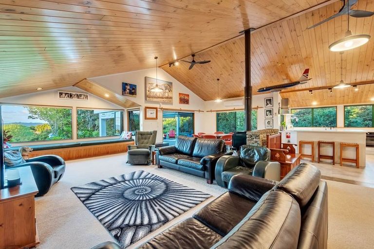 Photo of property in 266 Kaipara Road, Papakura, 2582