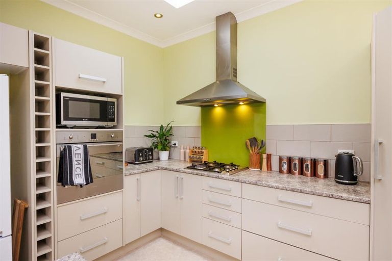 Photo of property in 10 William Street, Marton, 4710