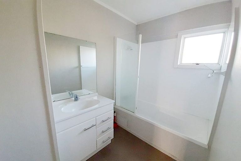 Photo of property in 1/90 Kenderdine Road, Papatoetoe, Auckland, 2025