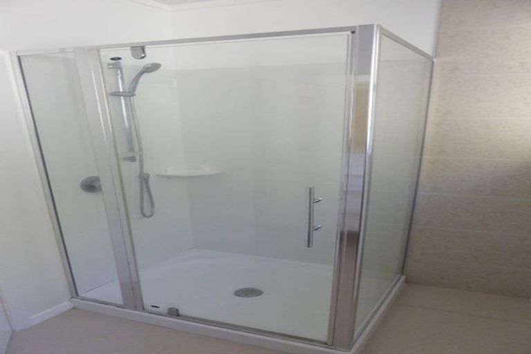 Photo of property in 231 Whites Line East, Waiwhetu, Lower Hutt, 5010