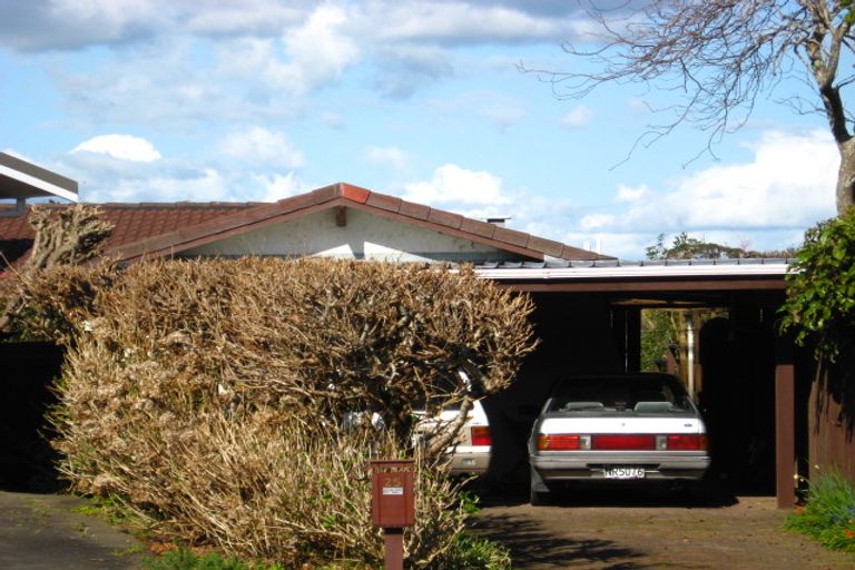 Photo of property in 25 Mayfair Place, Westown, New Plymouth, 4310