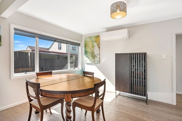 Photo of property in 2 Cambridge Terrace, Taradale, Napier, 4112
