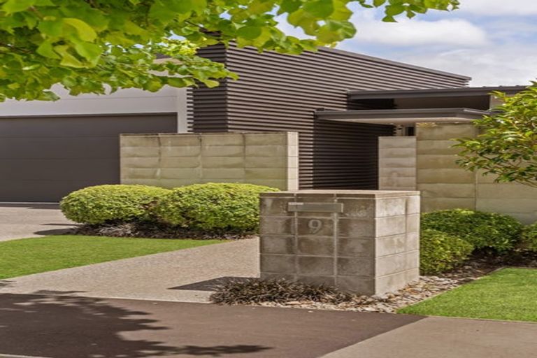 Photo of property in 9 Crown Close, Prebbleton, 7604