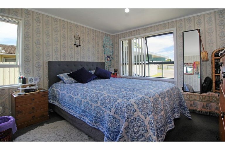 Photo of property in 130 Mahia Road, Wattle Downs, Auckland, 2103