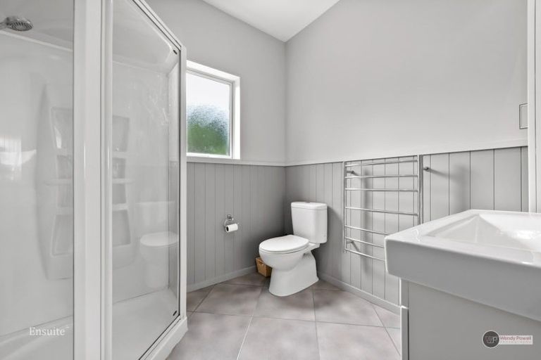 Photo of property in 17 Oceanview Terrace, Tirohanga, Lower Hutt, 5010