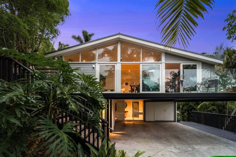 Photo of property in 1 Heathcote Road, Castor Bay, Auckland, 0620