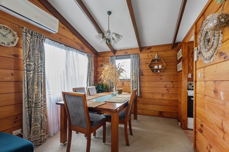 Photo of property in 13 Booker Place, Weymouth, Auckland, 2103