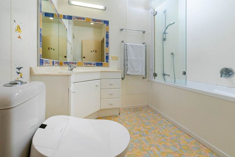 Photo of property in 13 Kiteroa Terrace, Rothesay Bay, Auckland, 0630